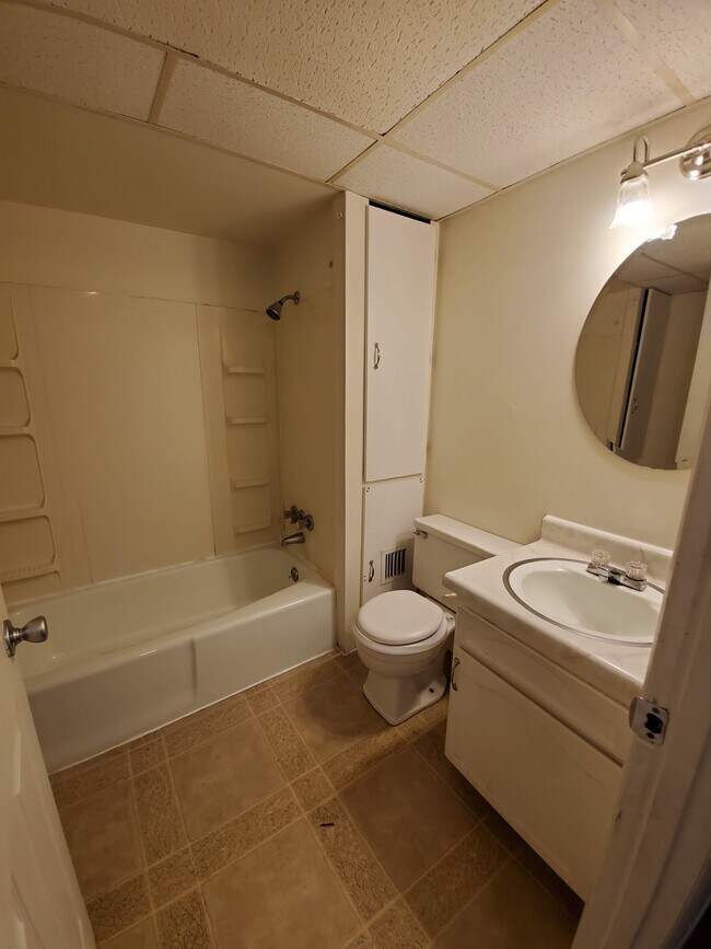 Building Photo - 24 N Kister St