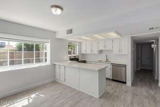 Building Photo - 1037 N 74th St