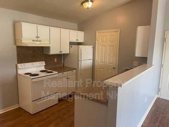 Building Photo - 910 Amhurst Dr