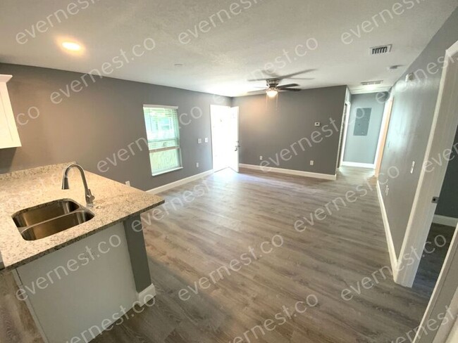 Building Photo - 8310 N Brooks St