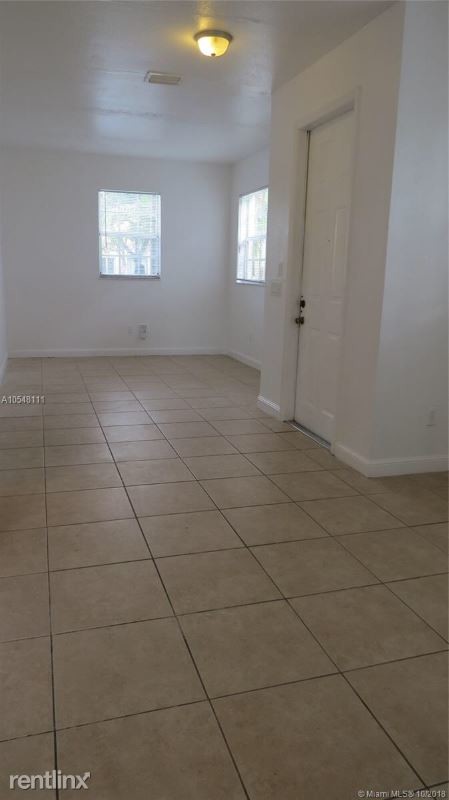 Building Photo - 3 br, 2.5 bath Townhome - 412 NE 21st Avenue