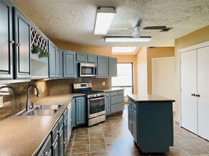 Building Photo - 2001 Highland Hills Dr