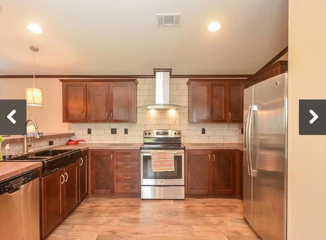 Building Photo - 555 Pittman Rd