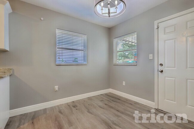 Foto del edificio - 8307 N Elmer St