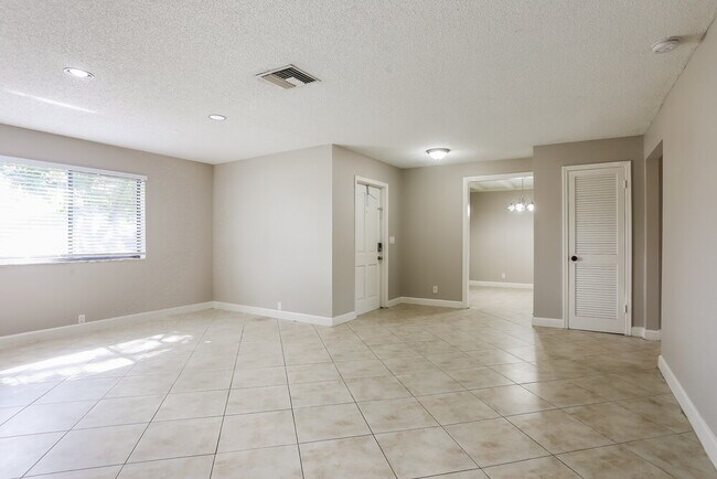 Foto del edificio - 6801 SW 43rd St