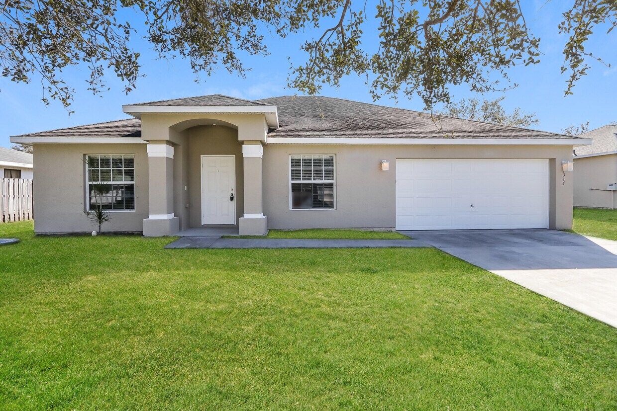 1317 SE Bayharbor St, Port Saint Lucie, FL 34983 House Rental in Port
