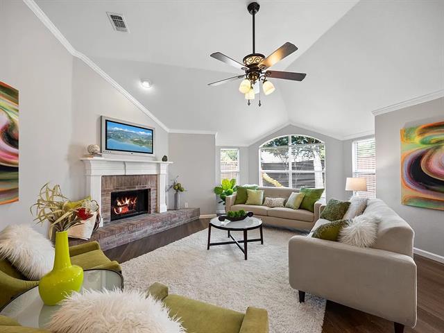 Foto del edificio - 10122 Loving Trail Dr