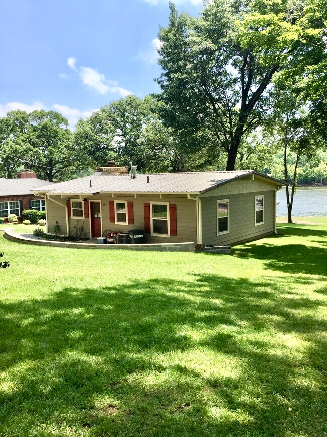 Entrada por la calle - 1114 W 17th St