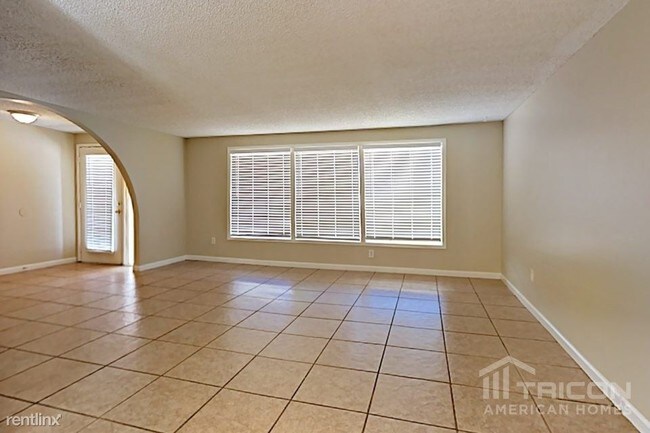 Building Photo - 3830 W Royal Palm Rd