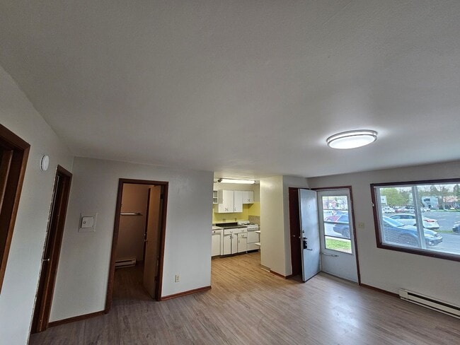 Building Photo - New price on 2 bedroom Just Steps from EWU Campus! $500 off one month's rent Move in Special