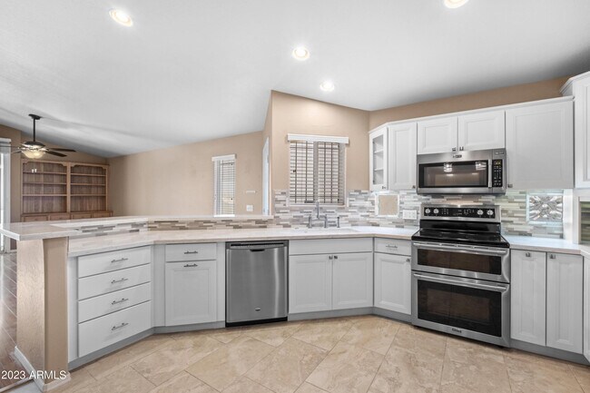 Building Photo - 9750 N Monterey Dr
