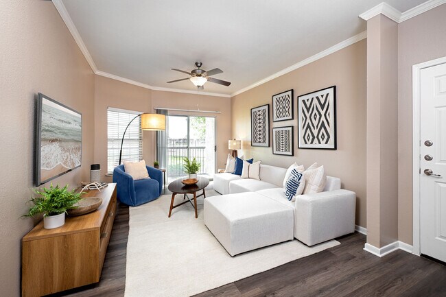 Building Photo - Crescent Cove At Lakepointe