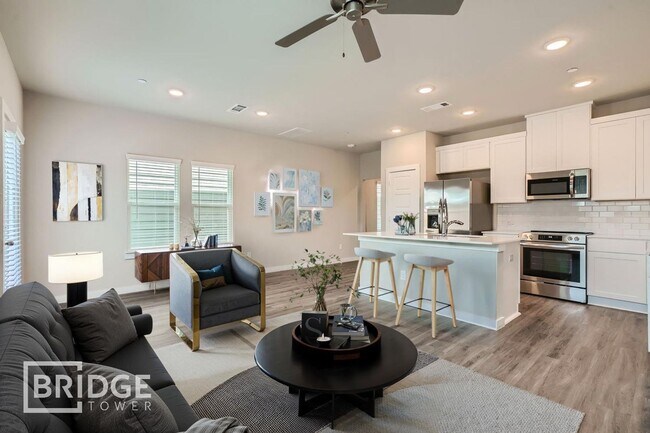 Building Photo - 305 N Centro Cir