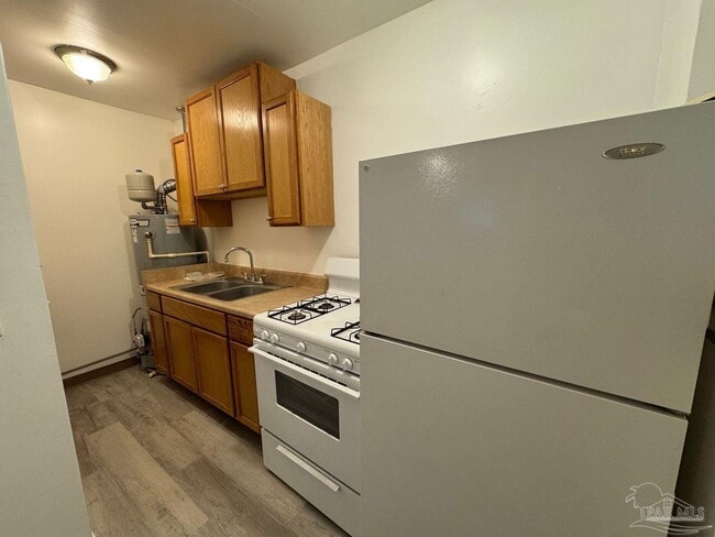 Foto del edificio - 205 Holmes Dr