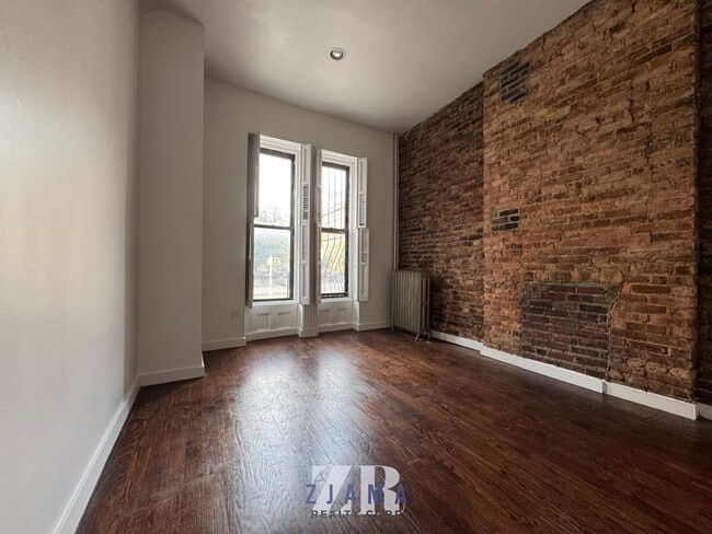 Building Photo - 68 Putnam Ave