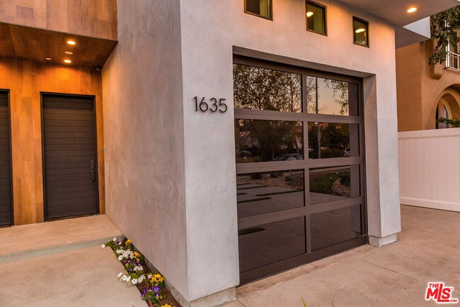 Building Photo - 1635 S Sherbourne Dr