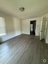 Building Photo - 1605 W Maple St