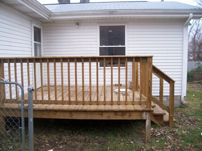 Building Photo - 433 E Southern Dr