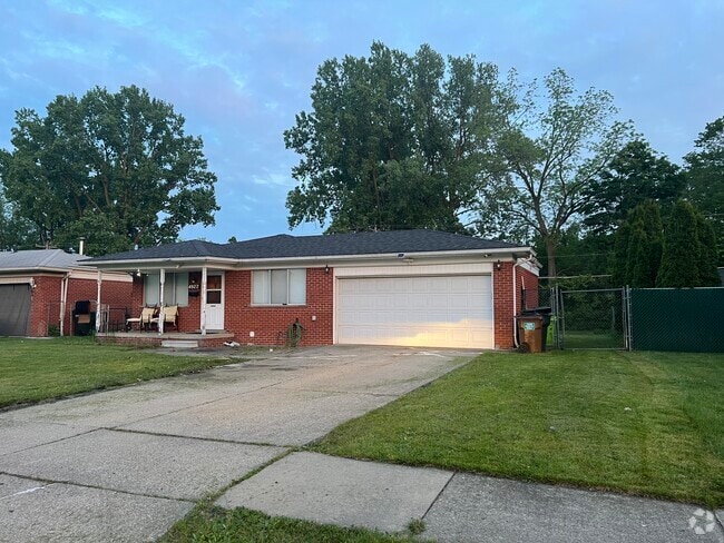 Building Photo - 4922 Sanford Dr