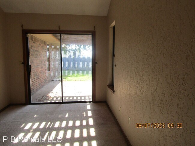 Building Photo - 4 br, 2 bath House - 1103 NW Willow Place