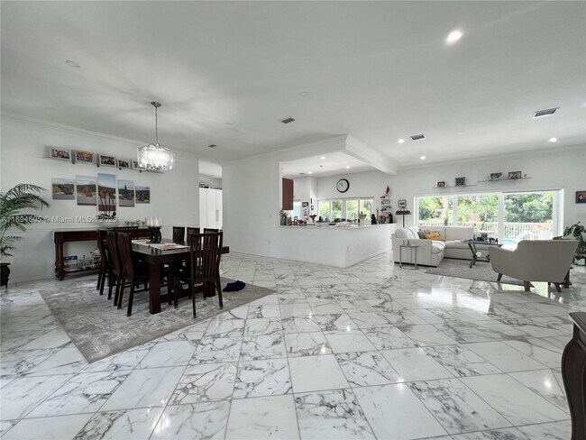 Foto del edificio - 4934 NW 94th Doral Pl
