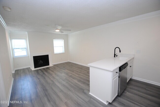 Foto del edificio - 100 Fairway Park Blvd