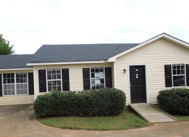 Primary Photo - 390 Buckingham Terrace