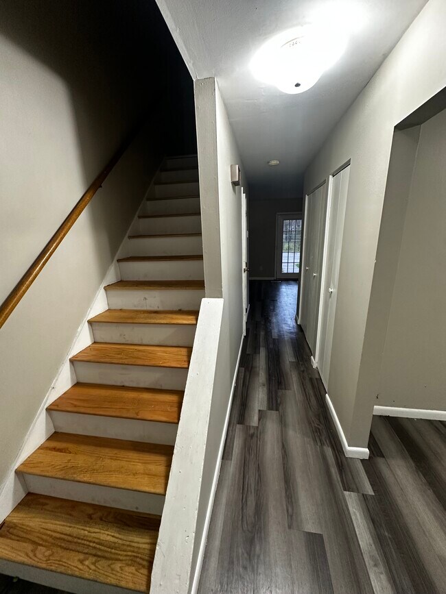 Foto del edificio - 6846 Emerald Ave