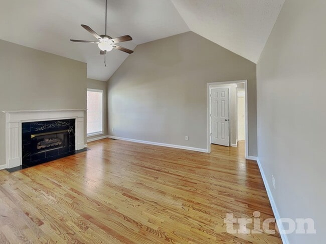Building Photo - 1090 Pinehurst Dr