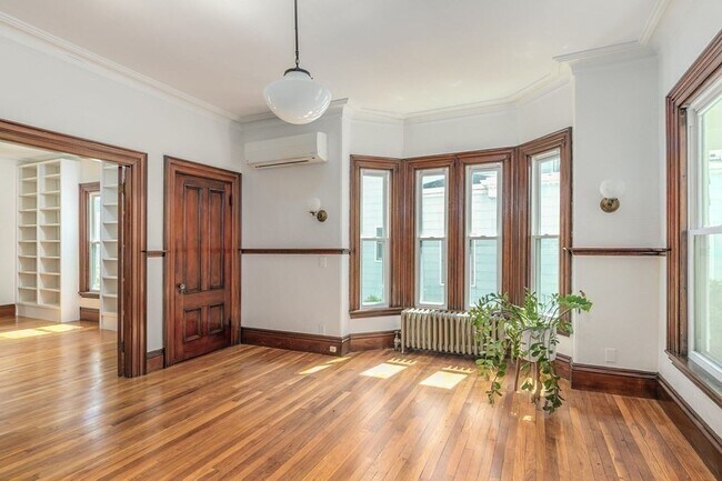 Foto del edificio - 14 Evergreen Ave