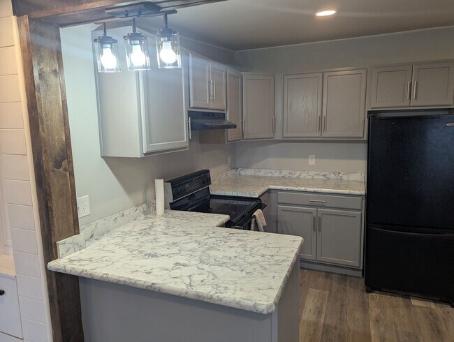 Foto del edificio - Cozy 1-Bed Cabin on 30 Private Acres – Incredible Views & Outdoor Access