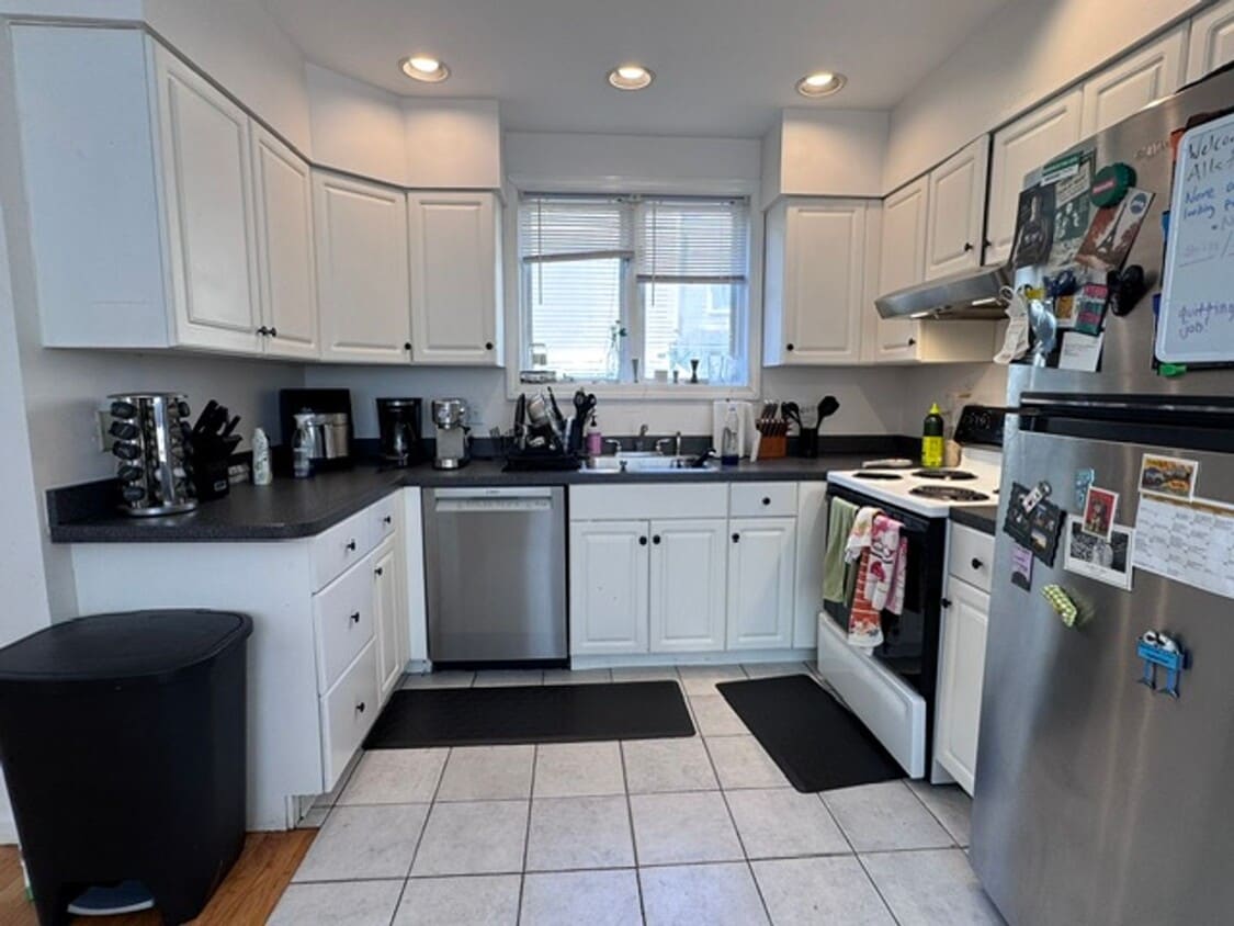GORGEOUS ALLSTON 3 BED/2.5 BATH TOWNHOUSE WITH CENTRAL AIR - GORGEOUS ALLSTON 3 BED/2.5 BATH TOWNHOUSE WITH CENTRAL AIR