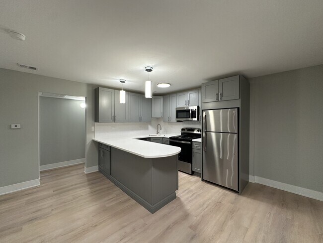 Building Photo - 1220 N La Salle Dr