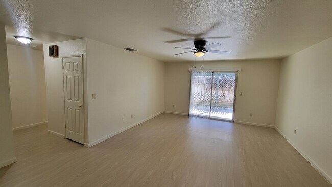 Foto del edificio - Sunnyside &amp; Montero