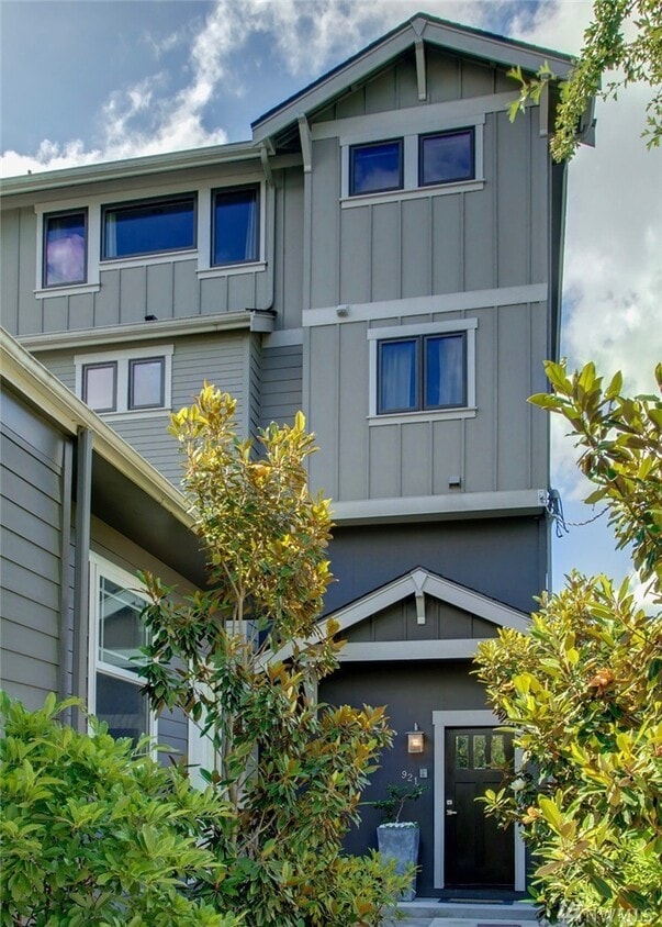 Foto principal - 921 Northeast 72nd Street