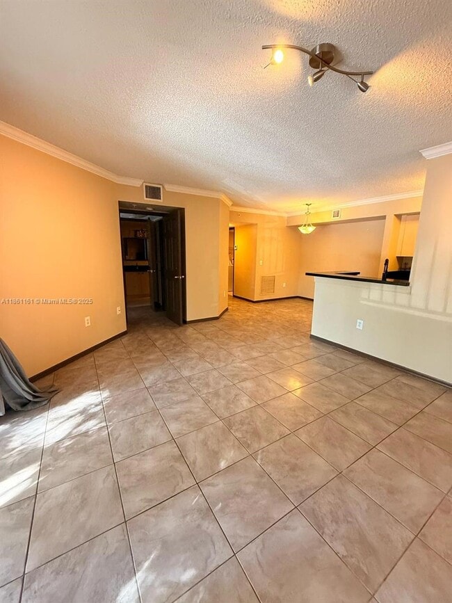 Foto del edificio - 2457 Centergate Dr