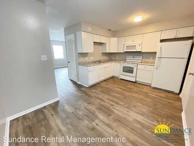 Building Photo - 2 br, 1.5 bath House - 507-C Landview Drive
