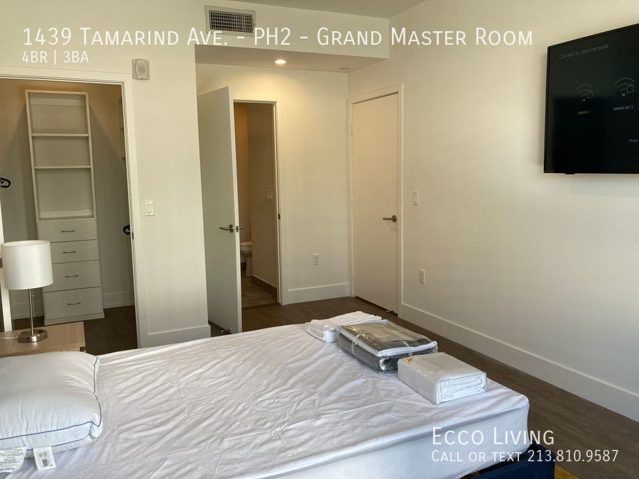 Foto principal - Grand Master Bedroom in Hollywood with In-...