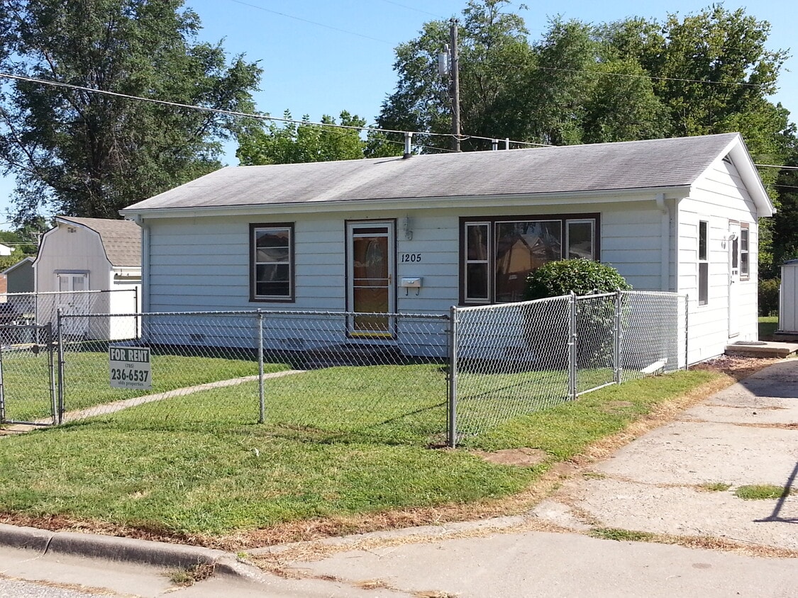 Primary Photo - 1205 W 19th St