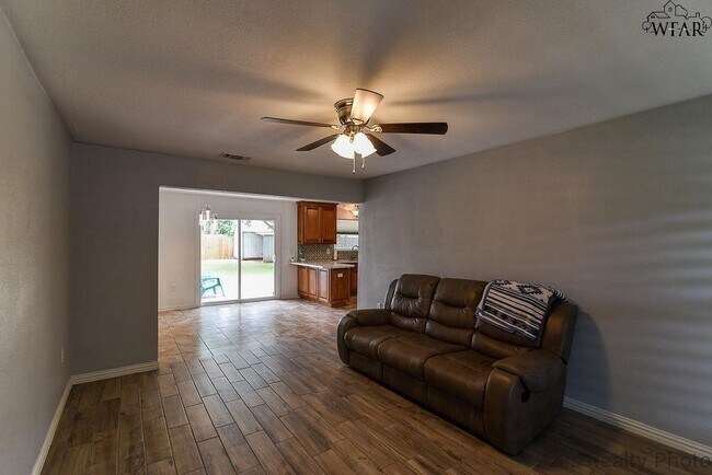 Building Photo - 4512 Alamo Dr