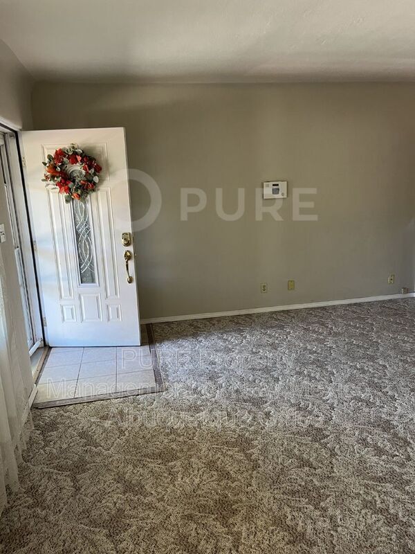 Building Photo - 3500 Calle Del Sol NE