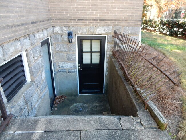 Foto del edificio - 1 BR Apt in Old SW; Utilities & Wi-Fi included!