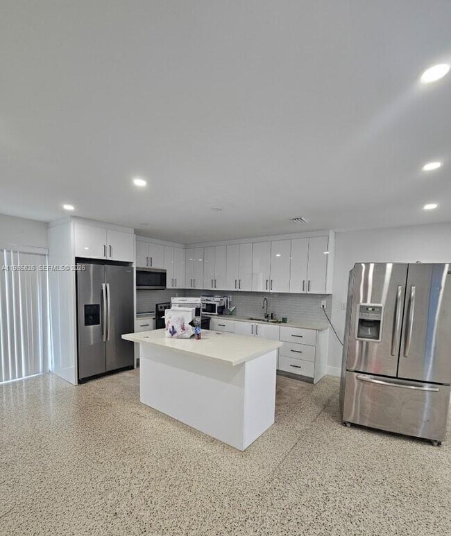 Foto del edificio - 4970 NW 182nd St