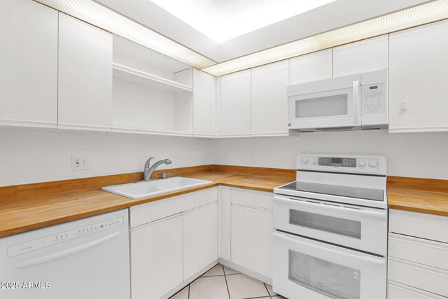 Foto del edificio - 5035 N 10th Pl