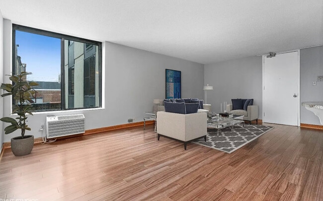 Foto del edificio - 1339 N Dearborn St