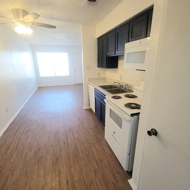 Building Photo - 216 Pine Meadow Dr