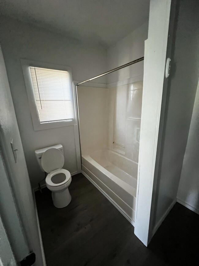 Foto del edificio - 522 W Alice Ave