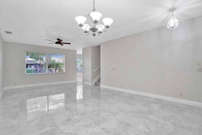 Foto del edificio - 12645 NW 8th Ct