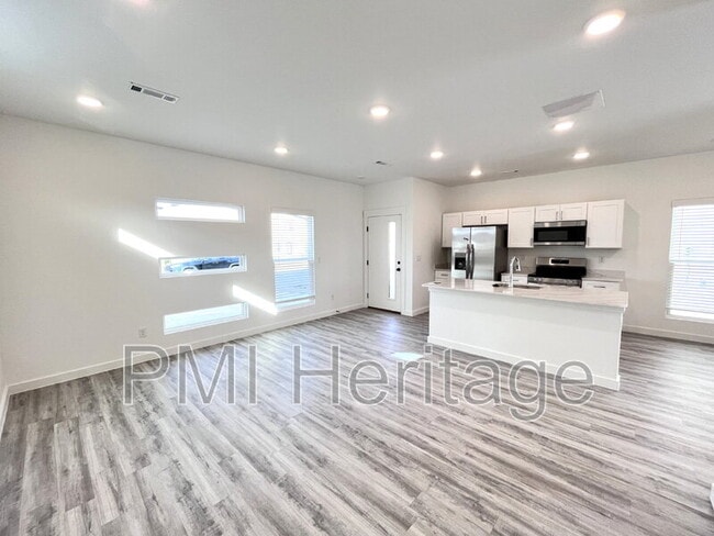 Foto del edificio - 841 Reading RR Ln