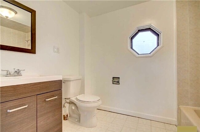 Foto del edificio - 2472 South Seamans Neck Road